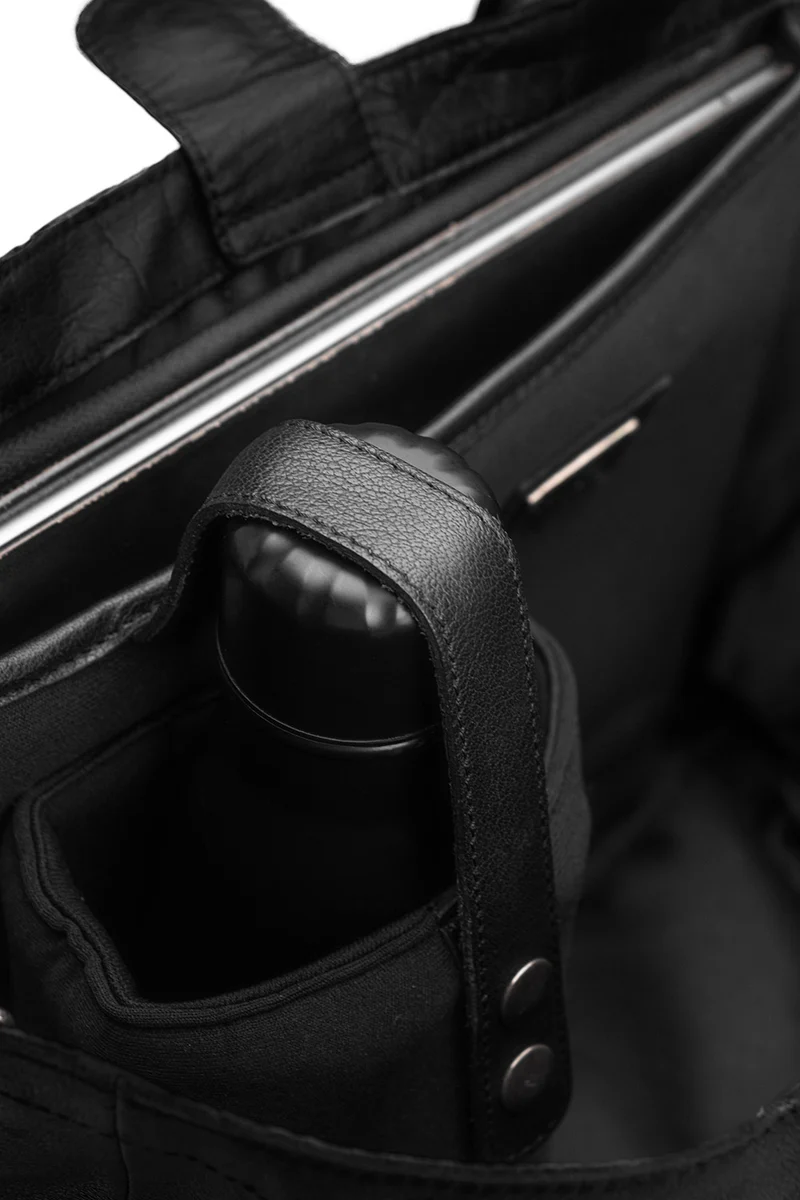 MUUD Hiba Black – Handgefertigte Ledertasche mit Staufächern, 27 x 29 cm