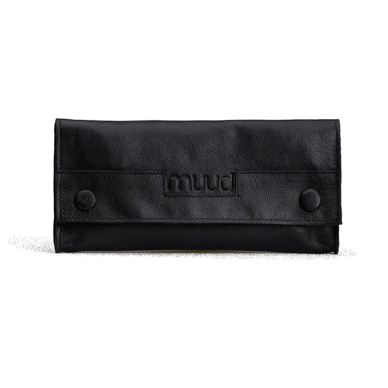 MUUD Liv Black – Handgefertigtes Lederetui für Nadeln, Kugelschreiber und Bleistifte, 10 x 21 cm