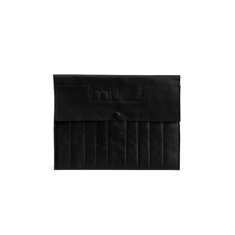 MUUD Oslo XL Black – Handgefertigtes Lederetui für Sockennadeln und austauschbare Stricknadeln, 22 x 28 cm