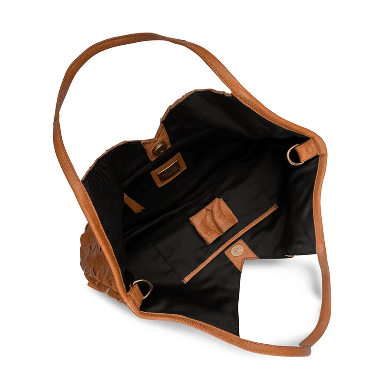 MUUD Dosy – Whiskey: Handgefertigte, geflochtene Lederhandtasche, 29 x 43 cm