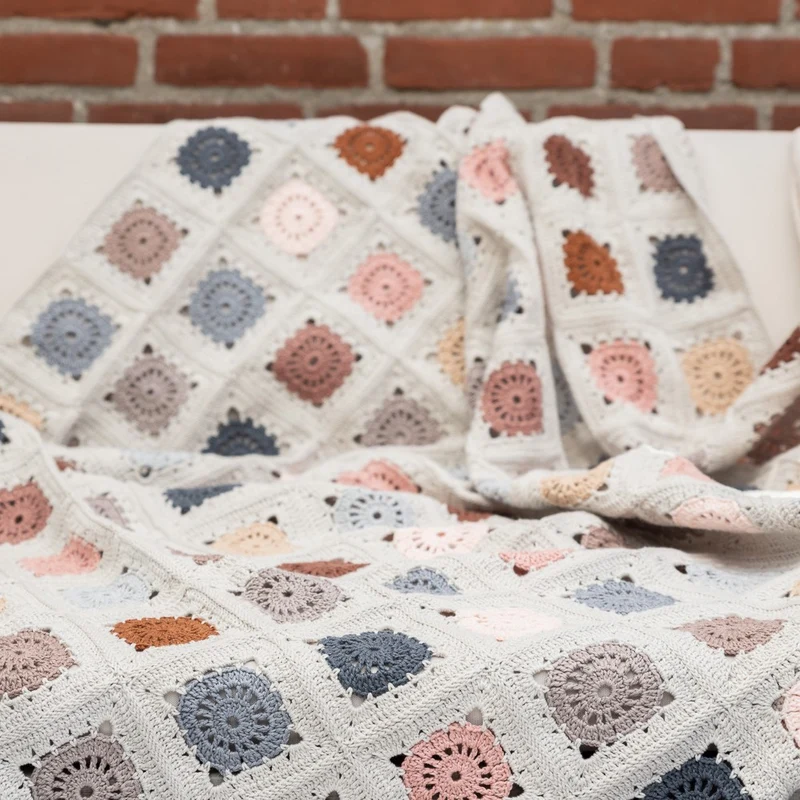 Yarn and Colors „Hip To Be Square“ Decken-Häkelpaket